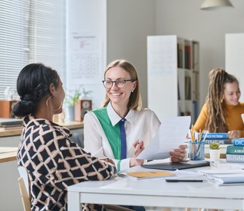 Beratungsgesprächer zweier Frauen